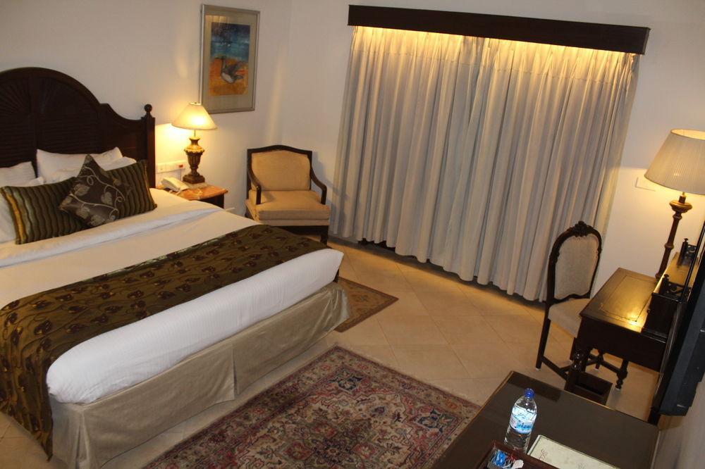 Club Mahindra Acacia Palms Hotel Colva Bagian luar foto